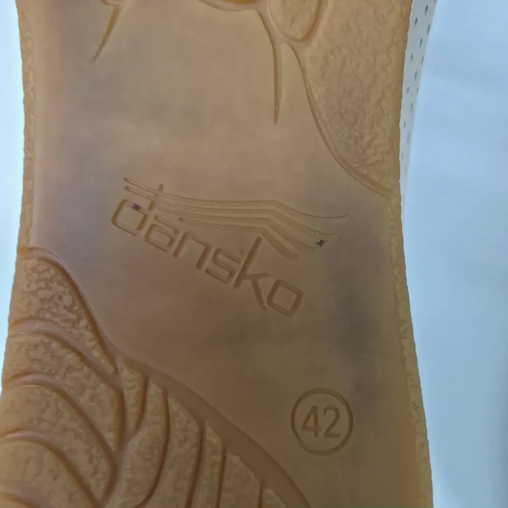 Dansko Odina Slip On Comfort Shoe Perforated Cream Nubuck Leather US 11